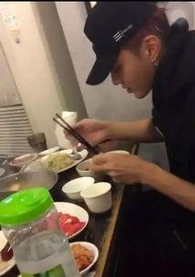 明星吃宵夜标题语,明星们的宵夜时光揭秘